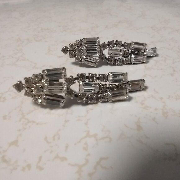 Beautiful and sparkly dangling earrings - Picture 8 of 12